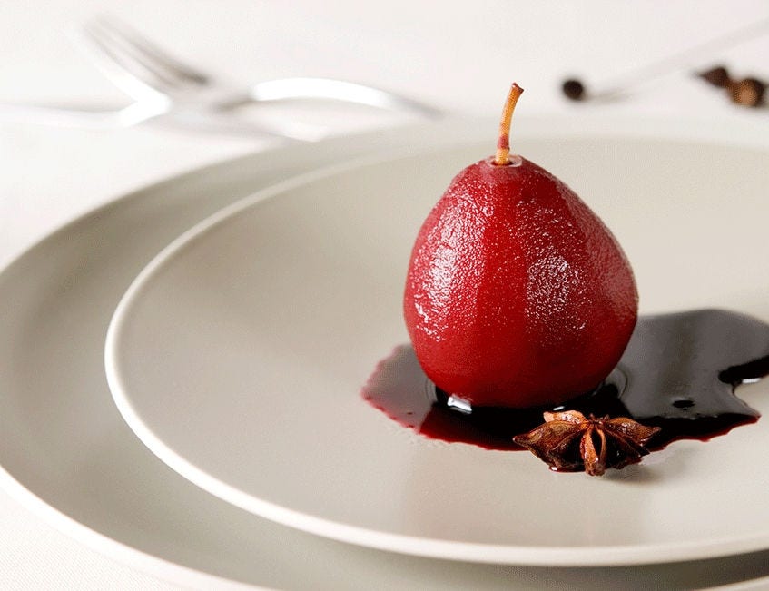 Poires au vin rouge et épices : un dessert raffiné