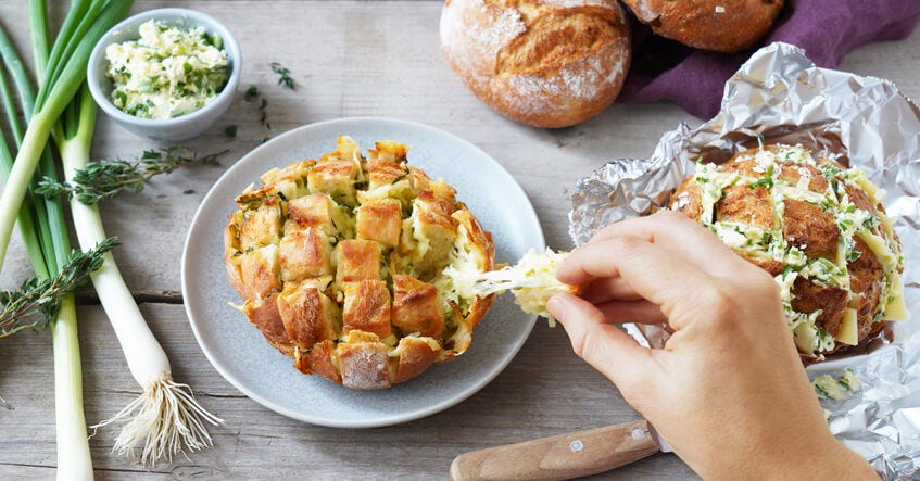 MIni Zupfbrot: Würzig, saftig, knusprig, lecker – da zupfen garantiert alle gerne mit!