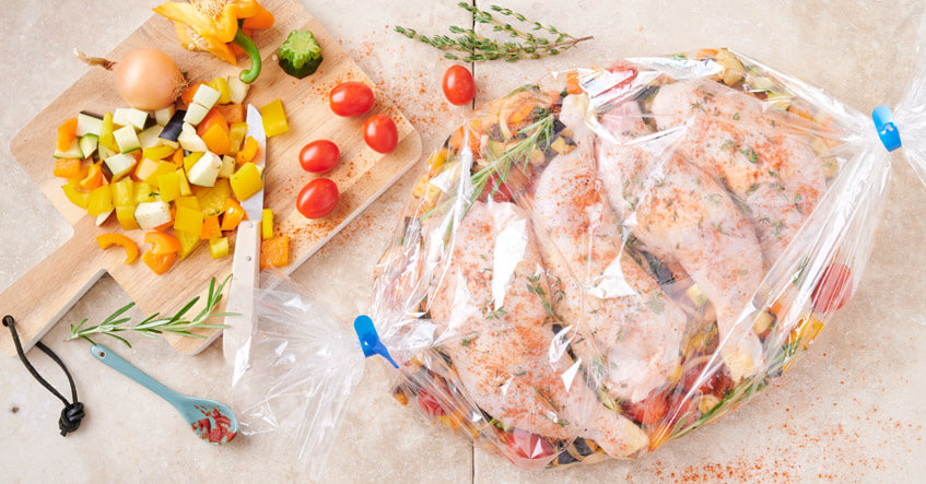 Hähnchenschenkel im Bratschlauch – zart, knusprig und perfekt mit Ratatouille-Gemüse