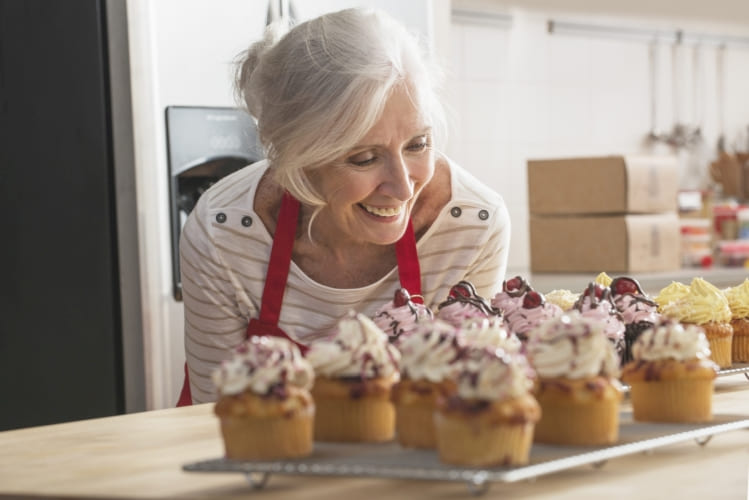 Fertige Muffins aus den Flower Muffinformen von Toppits®.